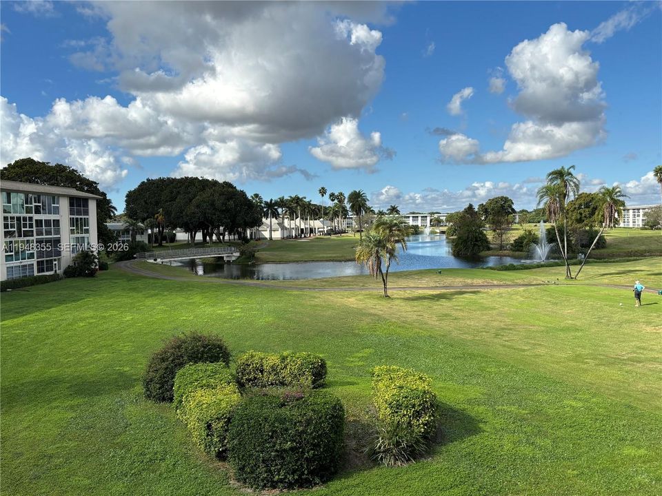For Sale: $79,500 (1 beds, 1 baths, 748 Square Feet)