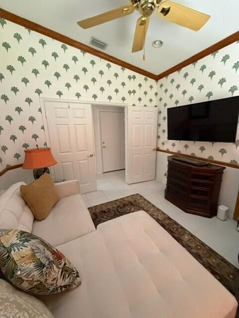 Den/3rd Bedroom