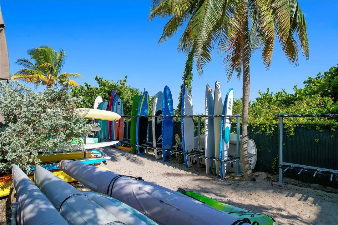 Active With Contract: $1,050,000 (2 beds, 2 baths, 1409 Square Feet)