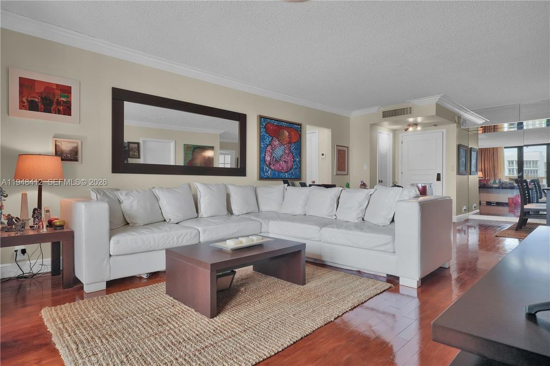 Active With Contract: $1,050,000 (2 beds, 2 baths, 1409 Square Feet)