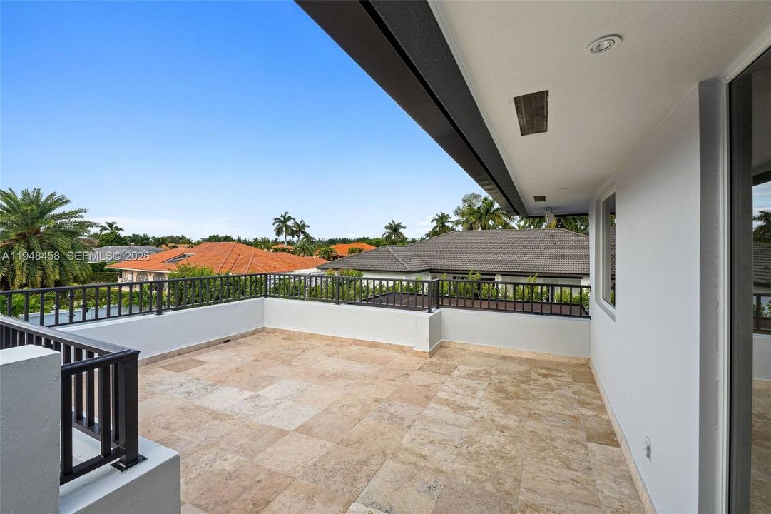 Recently Sold: $2,250,000 (5 beds, 4 baths, 4858 Square Feet)