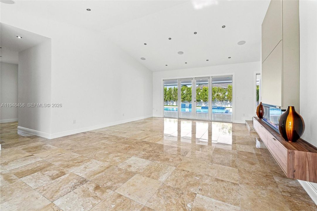 Recently Sold: $2,250,000 (5 beds, 4 baths, 4858 Square Feet)