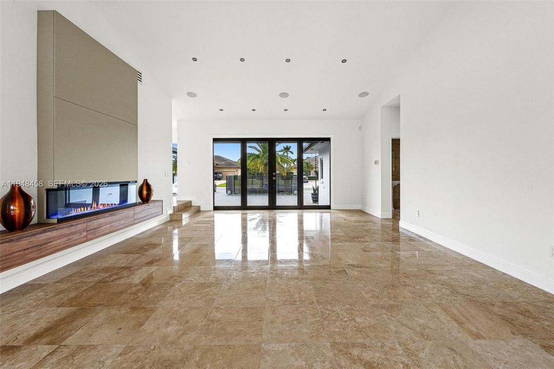 Recently Sold: $2,250,000 (5 beds, 4 baths, 4858 Square Feet)