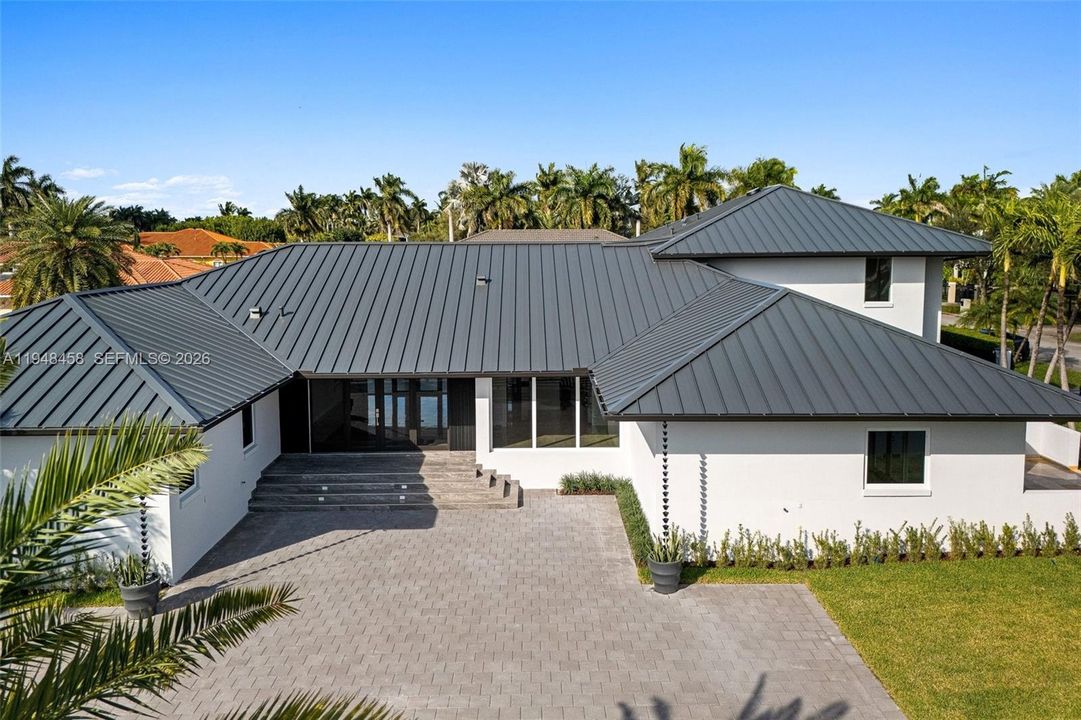 Recently Sold: $2,250,000 (5 beds, 4 baths, 4858 Square Feet)