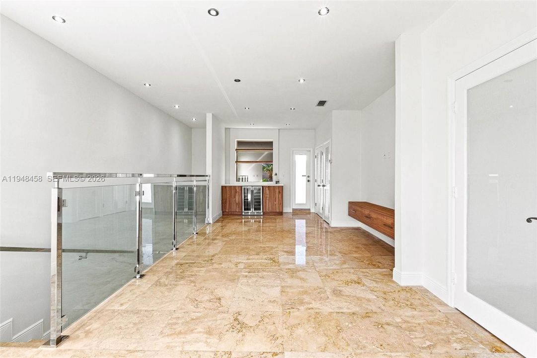 Recently Sold: $2,250,000 (5 beds, 4 baths, 4858 Square Feet)