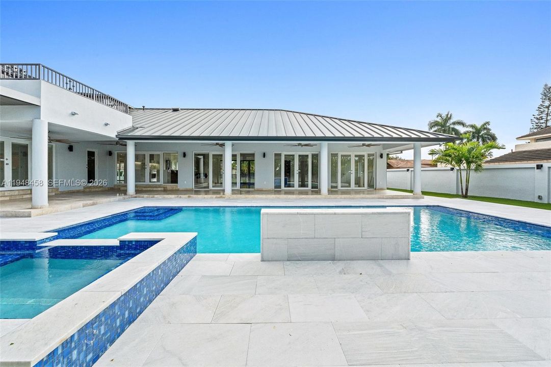Recently Sold: $2,250,000 (5 beds, 4 baths, 4858 Square Feet)