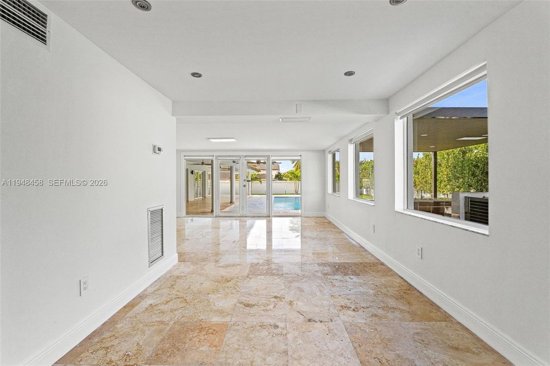 Recently Sold: $2,250,000 (5 beds, 4 baths, 4858 Square Feet)