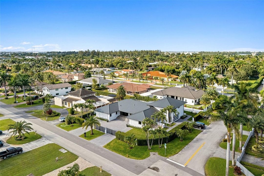 Recently Sold: $2,250,000 (5 beds, 4 baths, 4858 Square Feet)