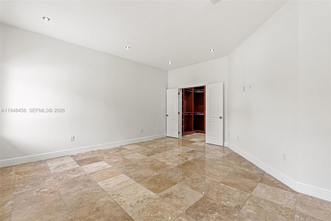 Recently Sold: $2,250,000 (5 beds, 4 baths, 4858 Square Feet)