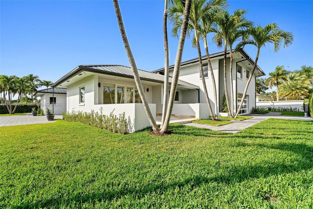 Recently Sold: $2,250,000 (5 beds, 4 baths, 4858 Square Feet)