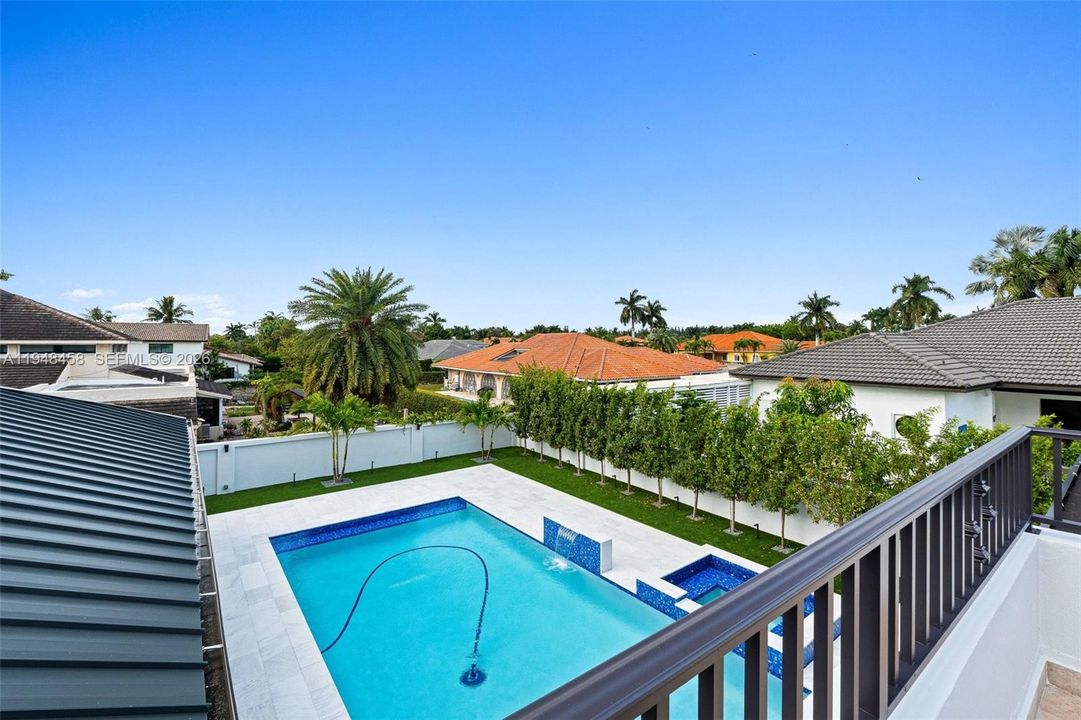 Recently Sold: $2,250,000 (5 beds, 4 baths, 4858 Square Feet)