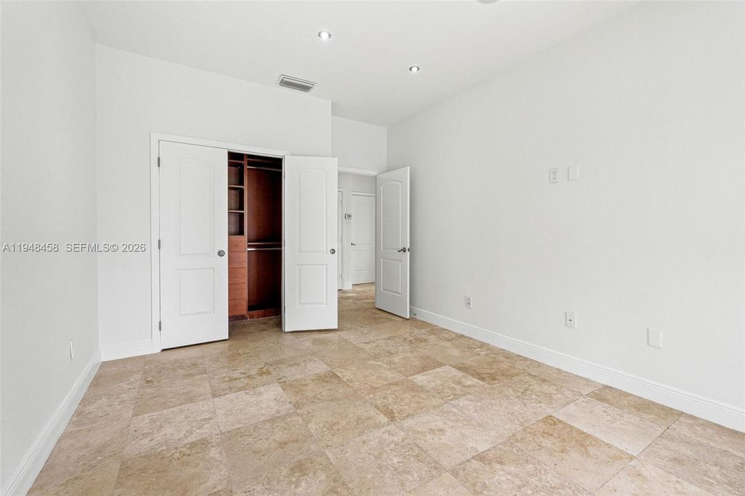 Recently Sold: $2,250,000 (5 beds, 4 baths, 4858 Square Feet)
