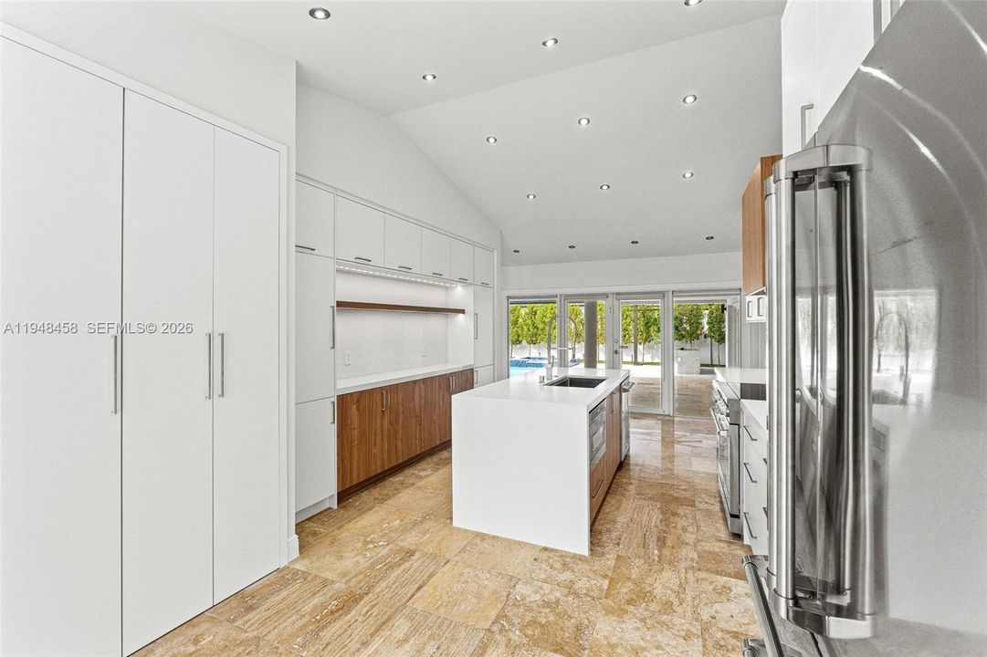 Recently Sold: $2,250,000 (5 beds, 4 baths, 4858 Square Feet)