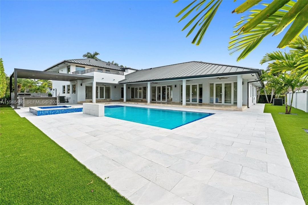 Recently Sold: $2,250,000 (5 beds, 4 baths, 4858 Square Feet)