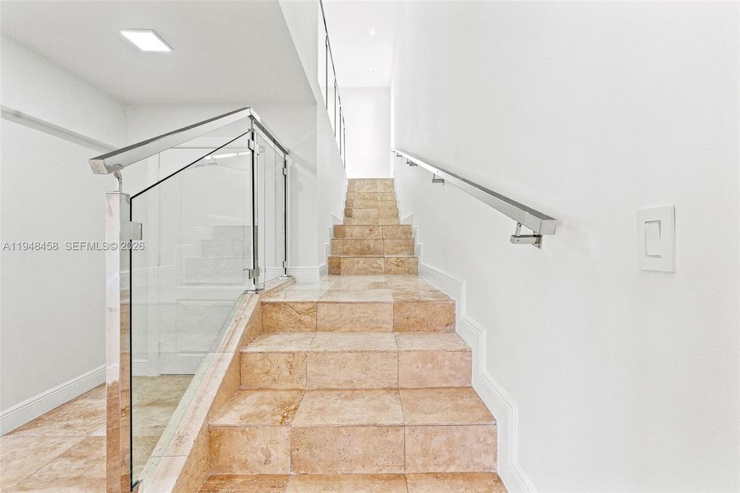 Recently Sold: $2,250,000 (5 beds, 4 baths, 4858 Square Feet)