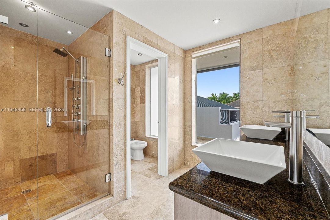 Recently Sold: $2,250,000 (5 beds, 4 baths, 4858 Square Feet)