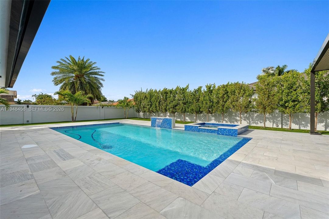 Recently Sold: $2,250,000 (5 beds, 4 baths, 4858 Square Feet)
