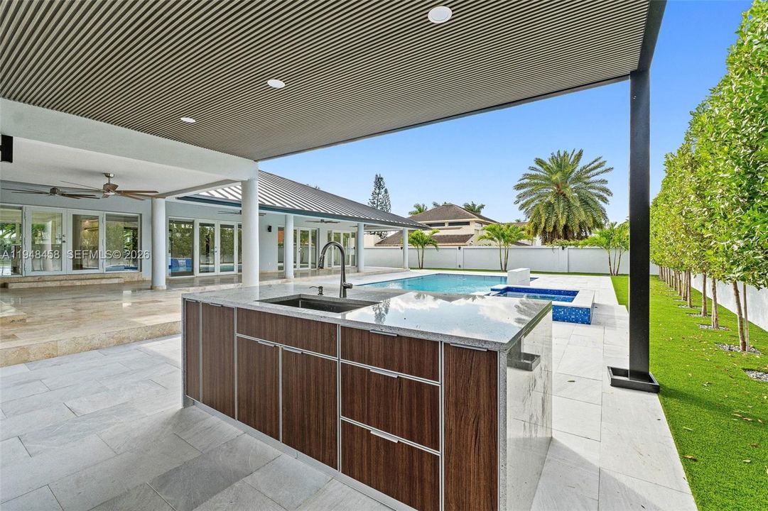 Recently Sold: $2,250,000 (5 beds, 4 baths, 4858 Square Feet)