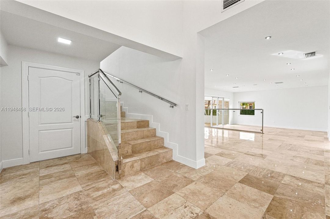 Recently Sold: $2,250,000 (5 beds, 4 baths, 4858 Square Feet)