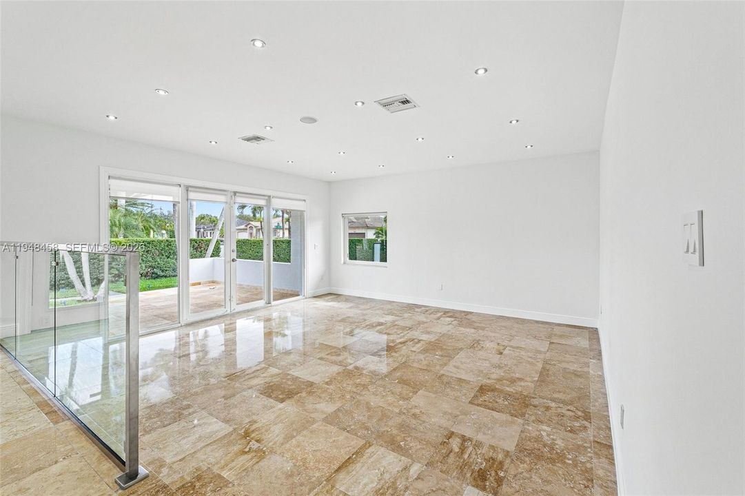 Recently Sold: $2,250,000 (5 beds, 4 baths, 4858 Square Feet)