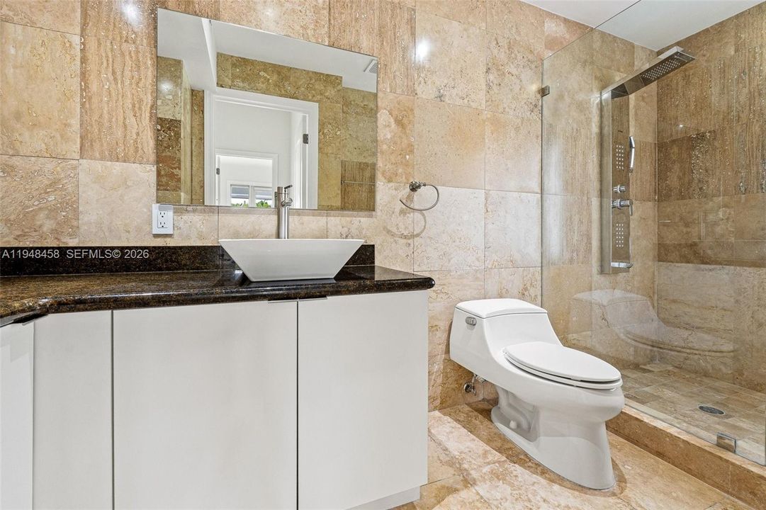 Recently Sold: $2,250,000 (5 beds, 4 baths, 4858 Square Feet)