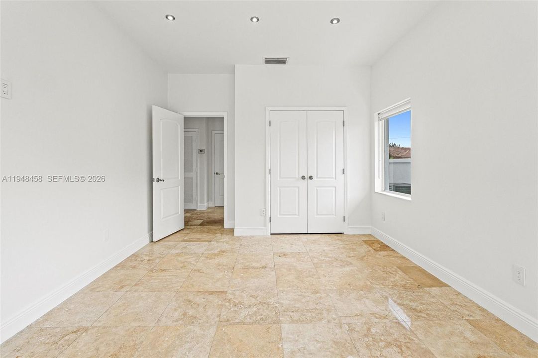 Recently Sold: $2,250,000 (5 beds, 4 baths, 4858 Square Feet)