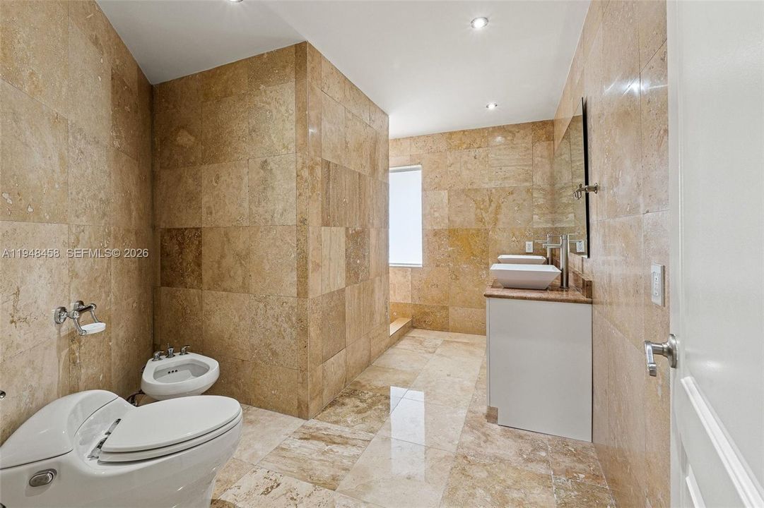 Recently Sold: $2,250,000 (5 beds, 4 baths, 4858 Square Feet)