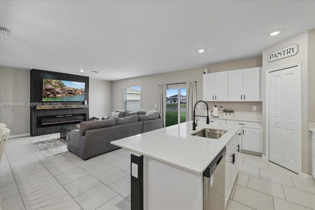 Active With Contract: $319,000 (5 beds, 2 baths, 2112 Square Feet)