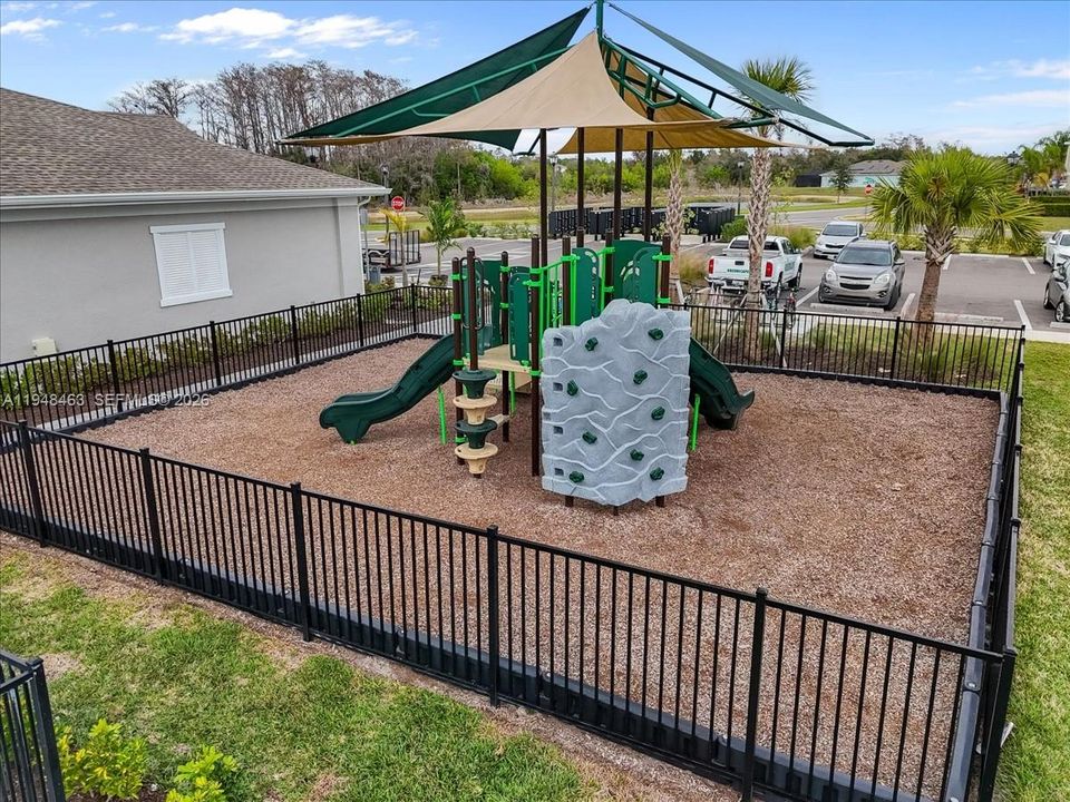 Active With Contract: $319,000 (5 beds, 2 baths, 2112 Square Feet)
