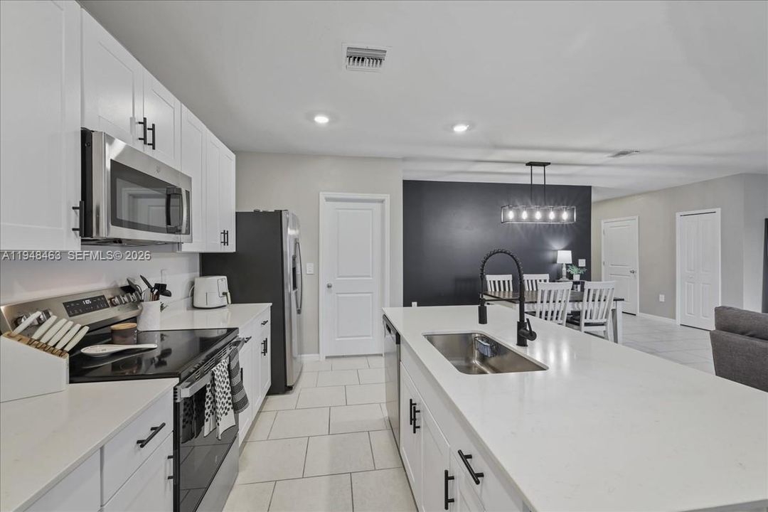 Active With Contract: $319,000 (5 beds, 2 baths, 2112 Square Feet)