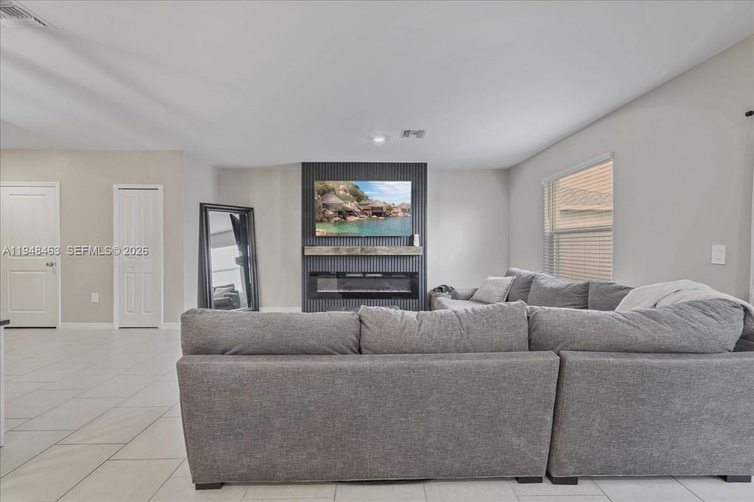 Active With Contract: $319,000 (5 beds, 2 baths, 2112 Square Feet)