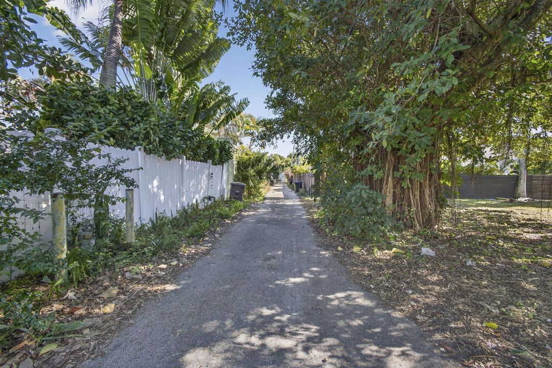 Rear Single LaneAlley