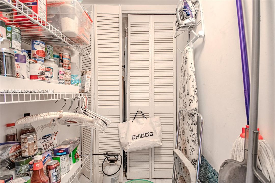 Activo con contrato: $395,000 (2 camas, 2 baños, 1417 Pies cuadrados)