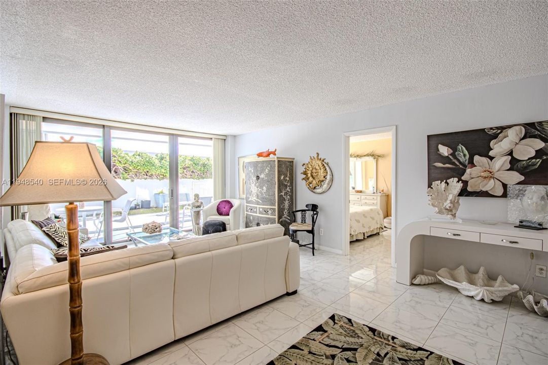 Activo con contrato: $395,000 (2 camas, 2 baños, 1417 Pies cuadrados)