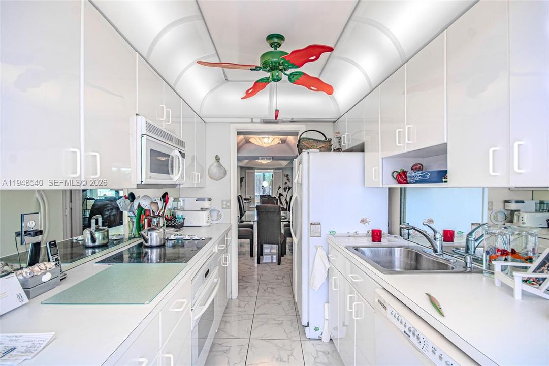 Activo con contrato: $395,000 (2 camas, 2 baños, 1417 Pies cuadrados)