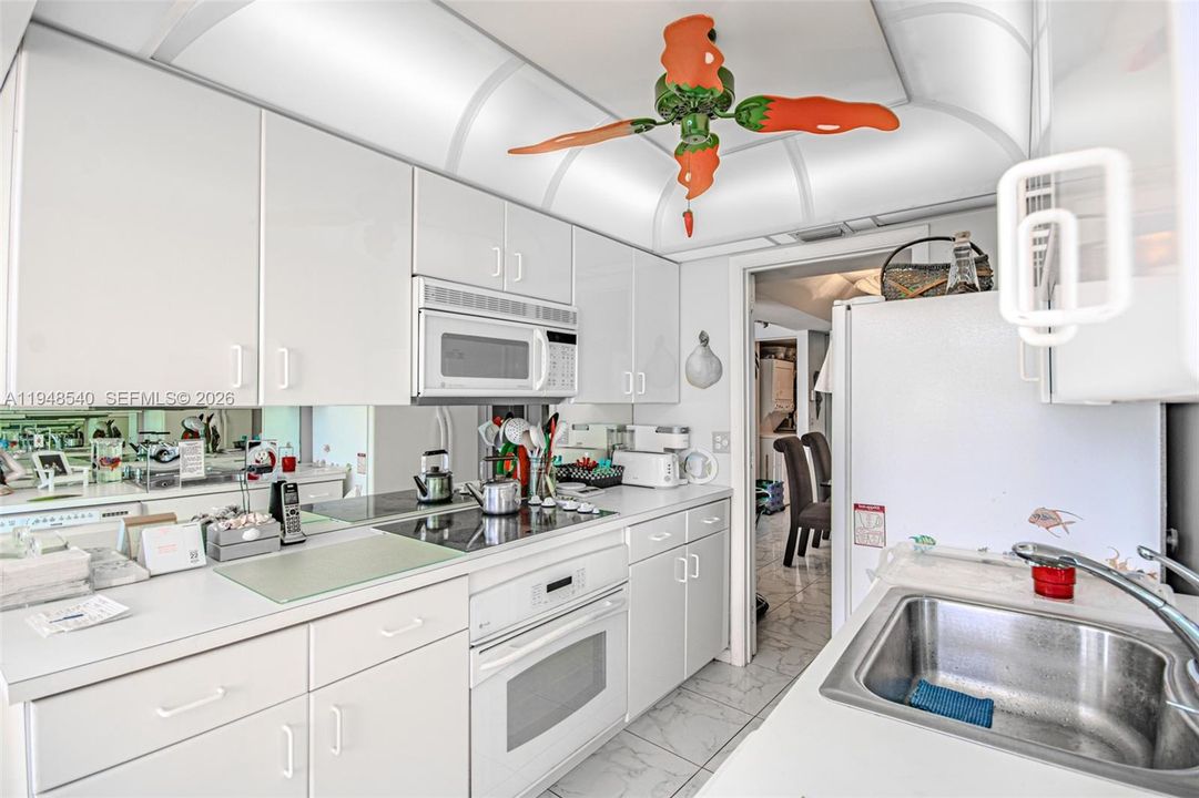 Activo con contrato: $395,000 (2 camas, 2 baños, 1417 Pies cuadrados)