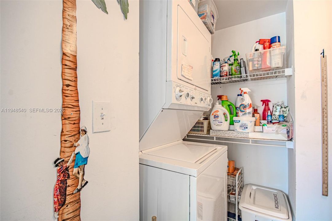 Activo con contrato: $395,000 (2 camas, 2 baños, 1417 Pies cuadrados)
