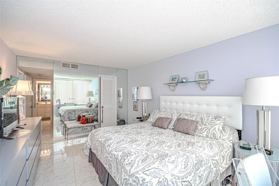 Activo con contrato: $395,000 (2 camas, 2 baños, 1417 Pies cuadrados)