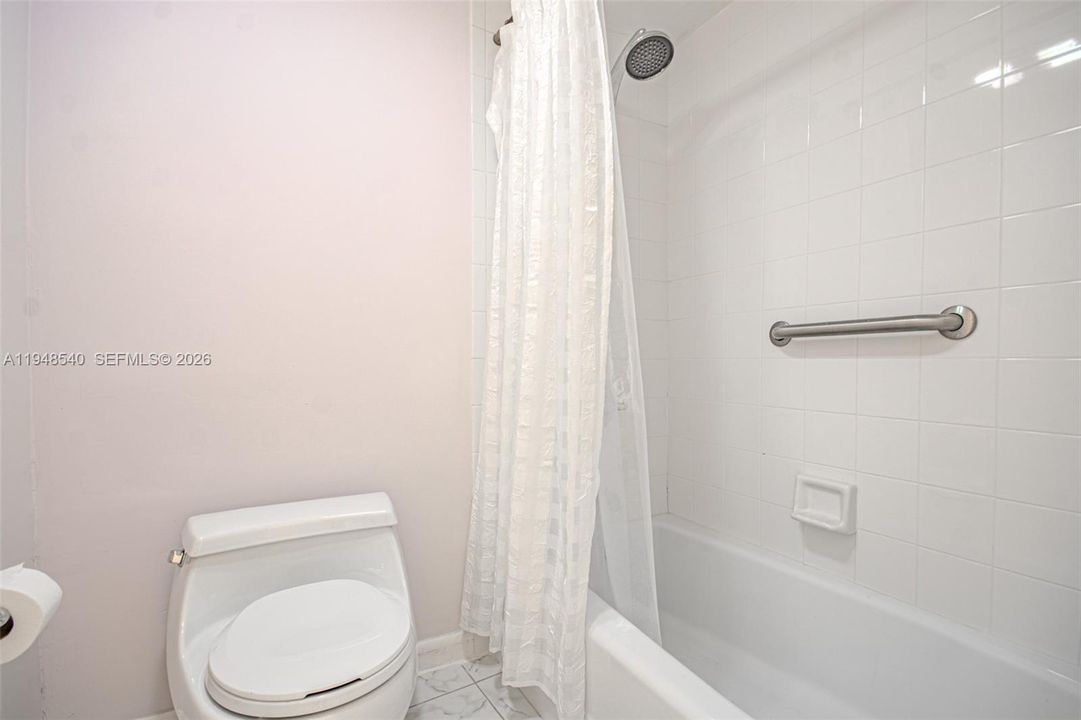 Activo con contrato: $395,000 (2 camas, 2 baños, 1417 Pies cuadrados)