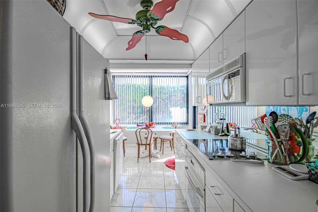 Activo con contrato: $395,000 (2 camas, 2 baños, 1417 Pies cuadrados)