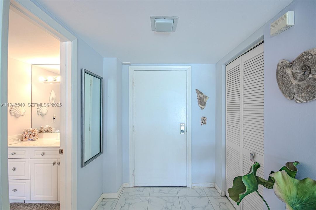 Activo con contrato: $395,000 (2 camas, 2 baños, 1417 Pies cuadrados)