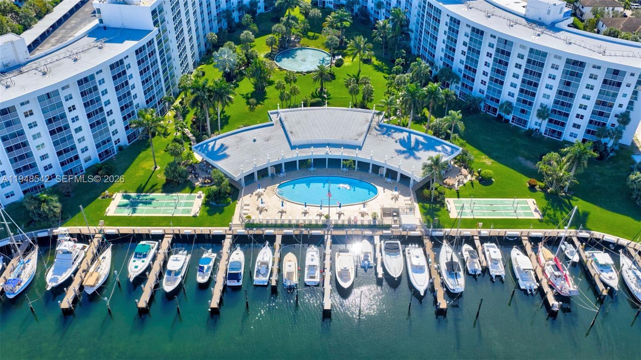 На продажу: $199,900 (1 спален, 1 ванн, 710 Квадратных фут)