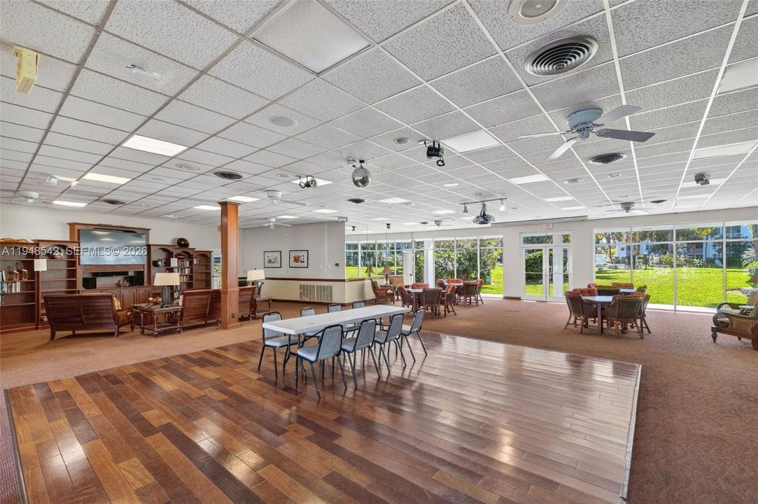 На продажу: $199,900 (1 спален, 1 ванн, 710 Квадратных фут)