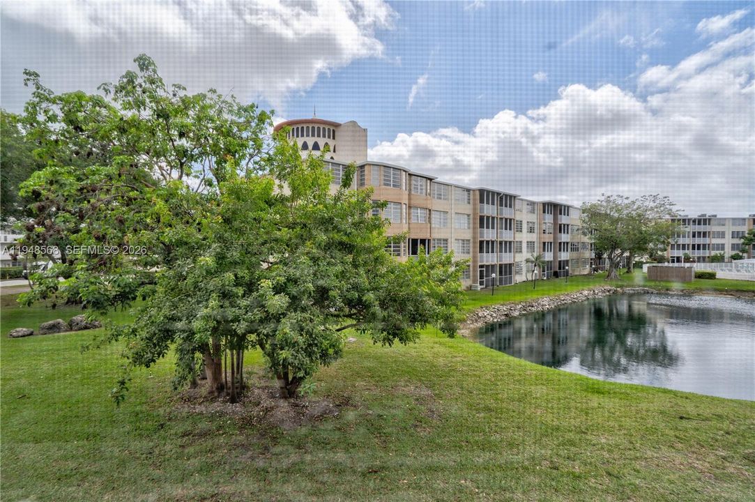 Active With Contract: $109,900 (1 beds, 1 baths, 686 Square Feet)