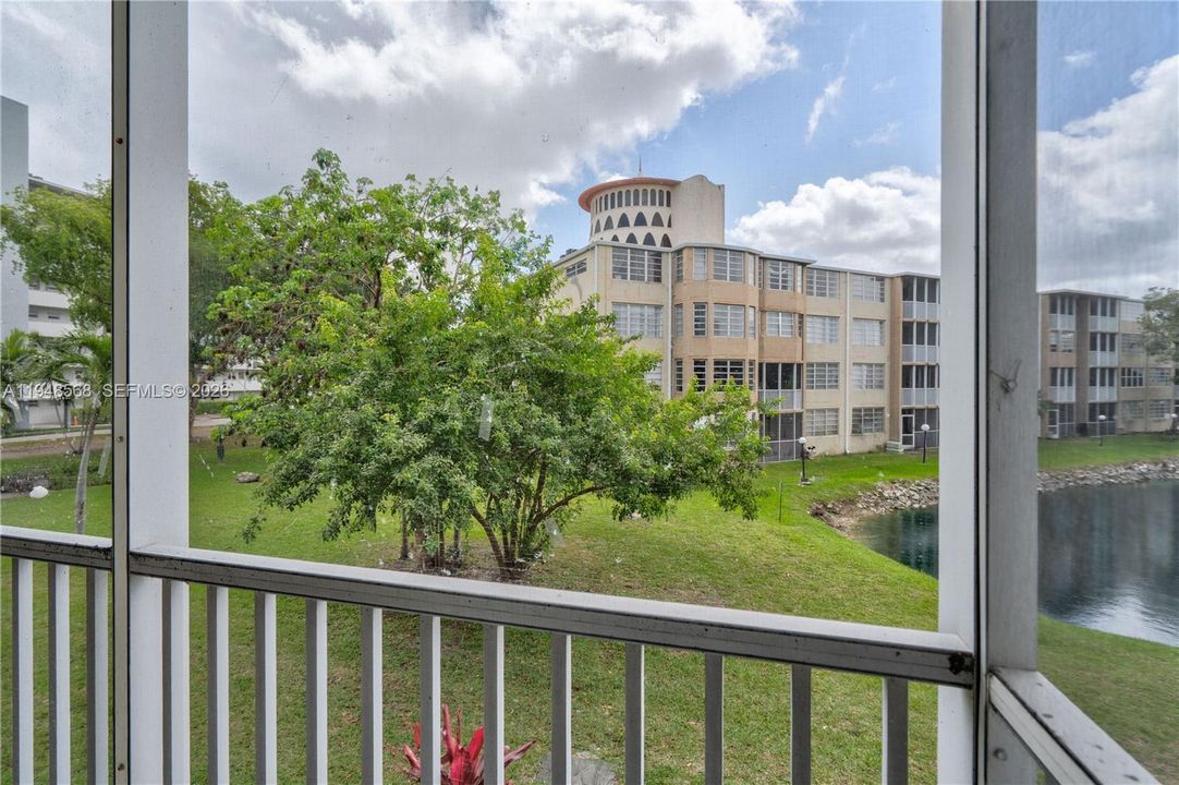 Active With Contract: $109,900 (1 beds, 1 baths, 686 Square Feet)