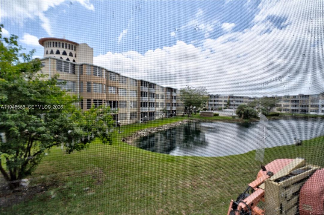 Active With Contract: $109,900 (1 beds, 1 baths, 686 Square Feet)