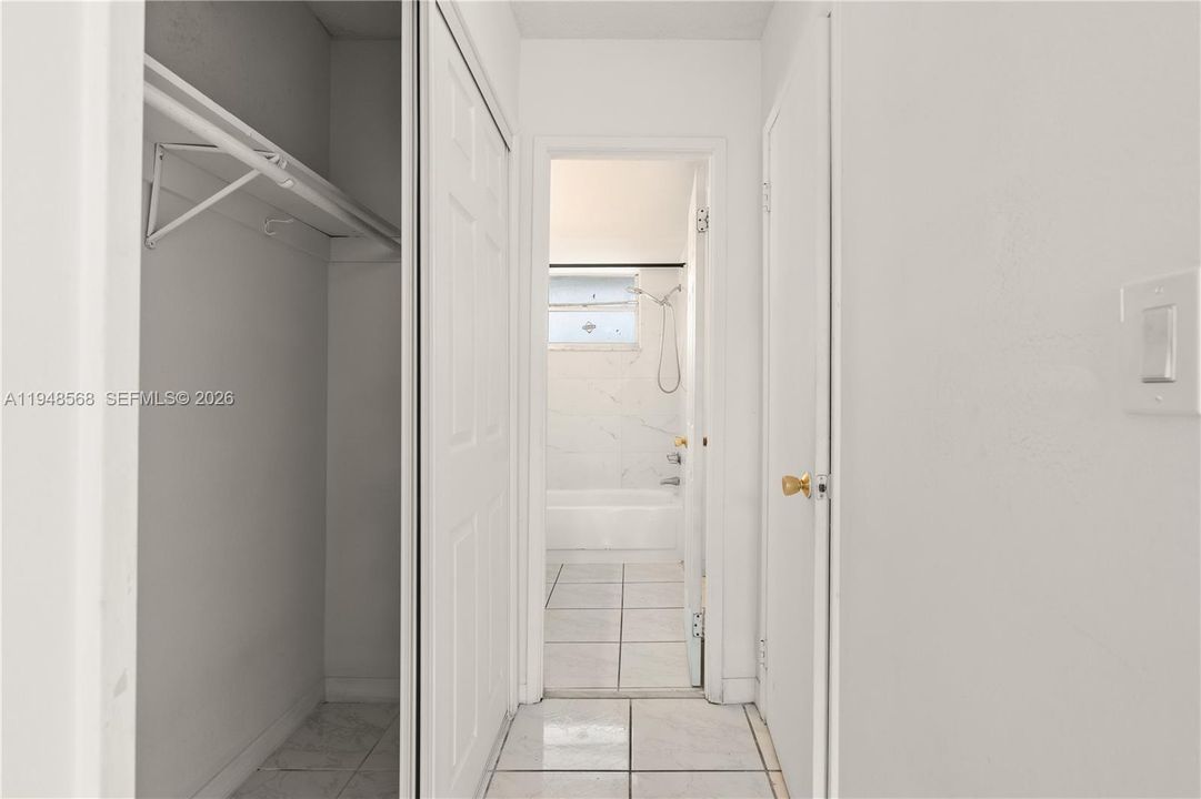 Active With Contract: $109,900 (1 beds, 1 baths, 686 Square Feet)