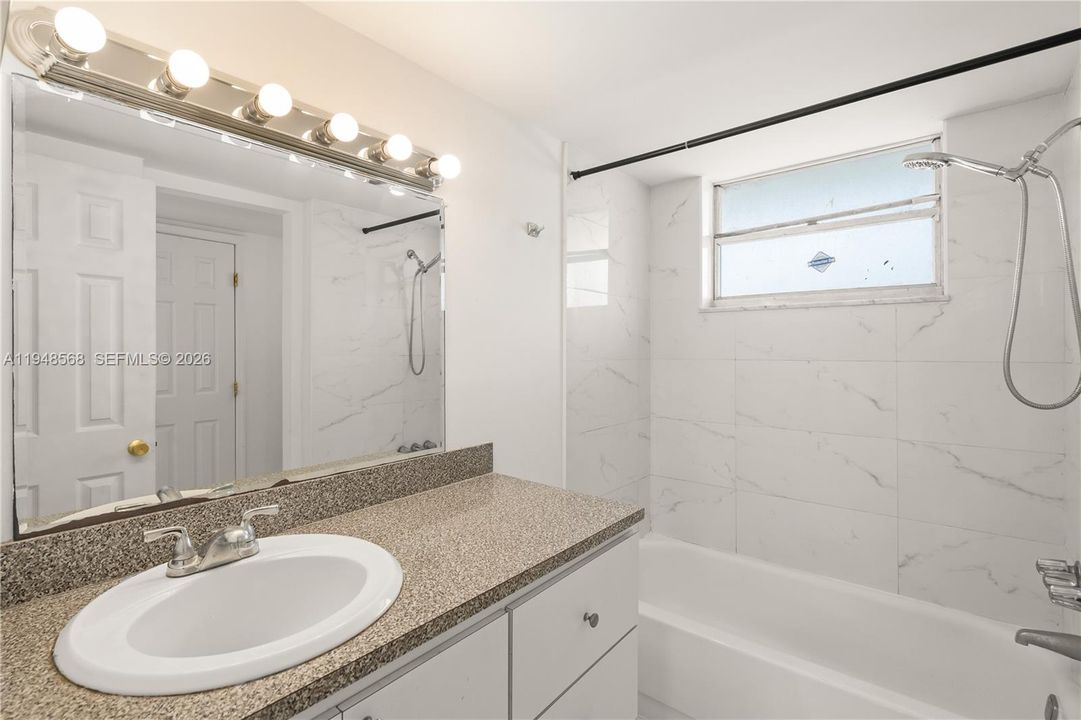 Active With Contract: $109,900 (1 beds, 1 baths, 686 Square Feet)
