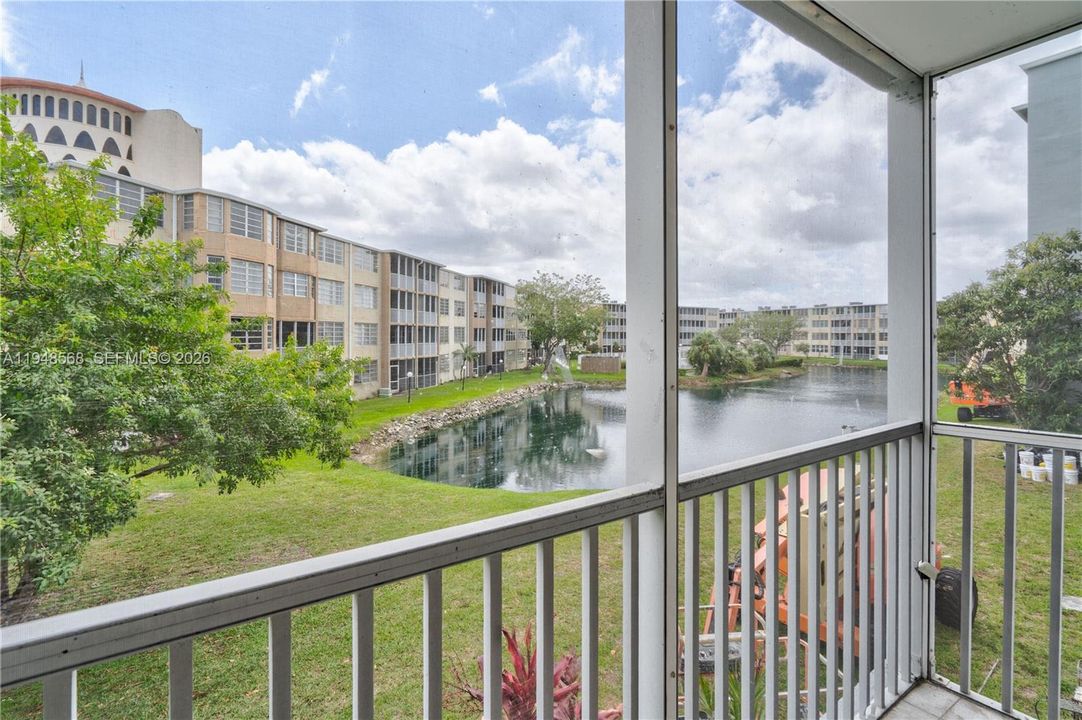 Active With Contract: $109,900 (1 beds, 1 baths, 686 Square Feet)