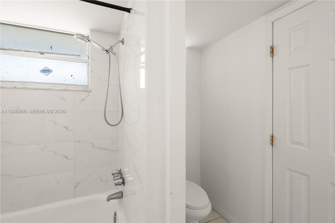 Active With Contract: $109,900 (1 beds, 1 baths, 686 Square Feet)